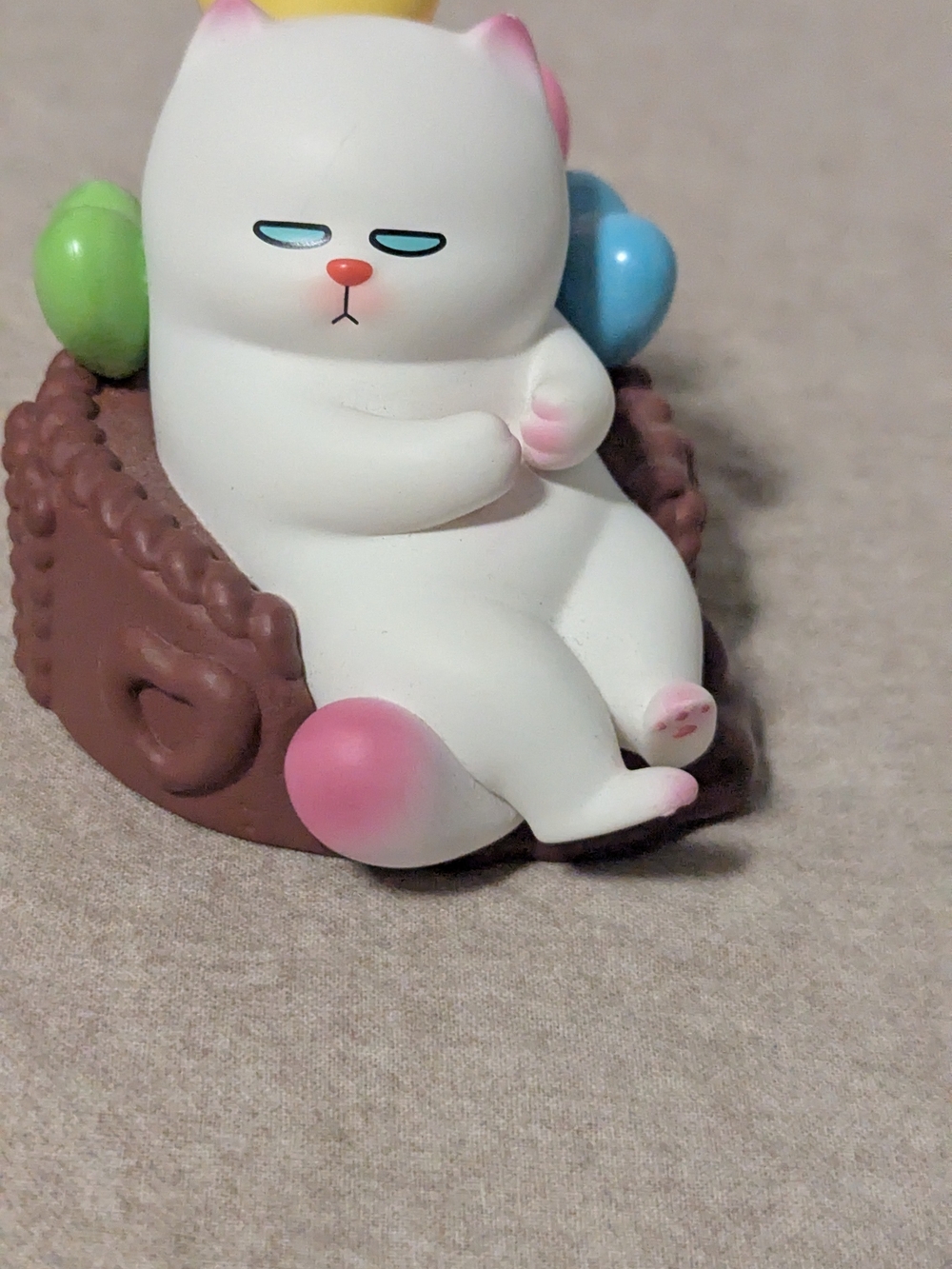 POPMART Waw Cat Sleeping White Cat Figurine in Brown Basket w/ Heart Balloons